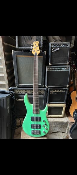 Thunder 5 stringed ACTIVE Bass guitar